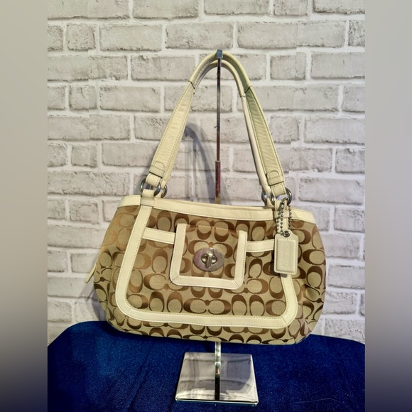 Coach 2010 Cricket Signature Jacquard Handbag - Picture 5 of 10